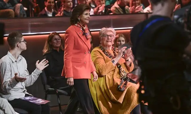 Queen Silvia wore a coral blazer by Georg et Arend. Chanel multicolour silk scarf. Fundraising campaign for Ukraine's children