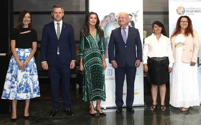 Queen Letizia wore a green scarf print midi dress by Sandro. Carolina Hererea black leather bag. Carolina Herrera pumps