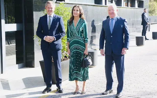 Queen Letizia wore a green scarf print midi dress by Sandro. Carolina Hererea black leather bag. Carolina Herrera pumps