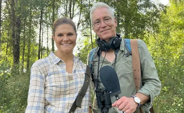 Crown Princess Victoria wore a stretch shirt by Fjallraven. Dog Rio. Tyresta National Park