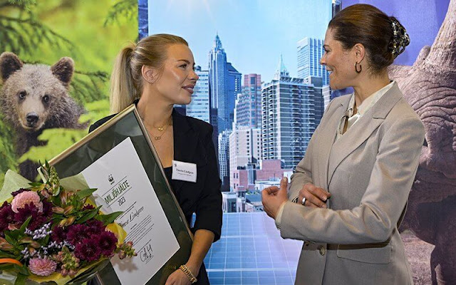 Crown Princess Victoria wore a Sandy blazer from By Malina. Vesna W Meghan goldbeige silk blouse. Therese Lindgren