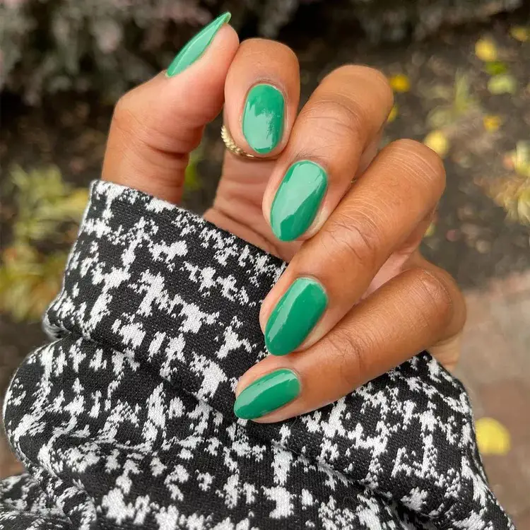 Emerald Green / Chic Nail Inspiration: Embrace Fall 2023's Hottest Nail Trends
