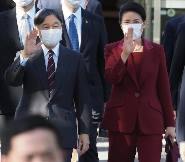 Empress Masako wore a wine red burgundy blazer suit, and ruby earrings. Tenno Sho Autumn Races in Fuchu City