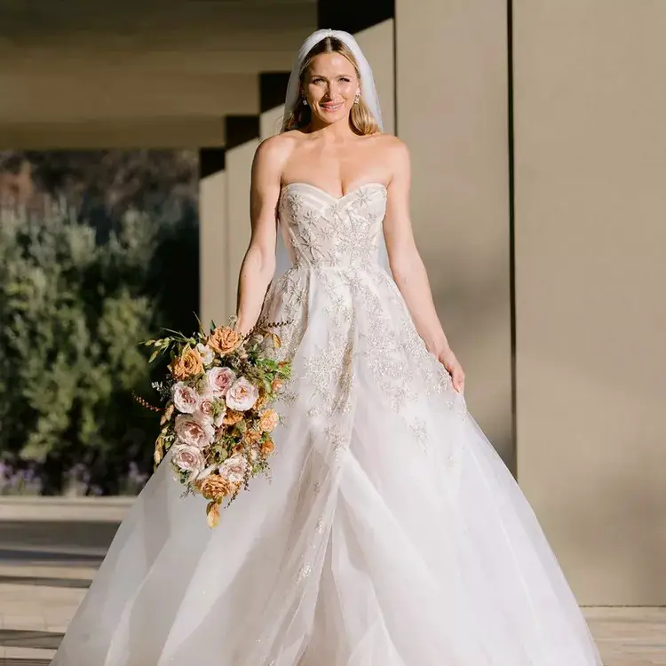 Top 5 Hottest Fall Wedding Fashion Trends for Brides