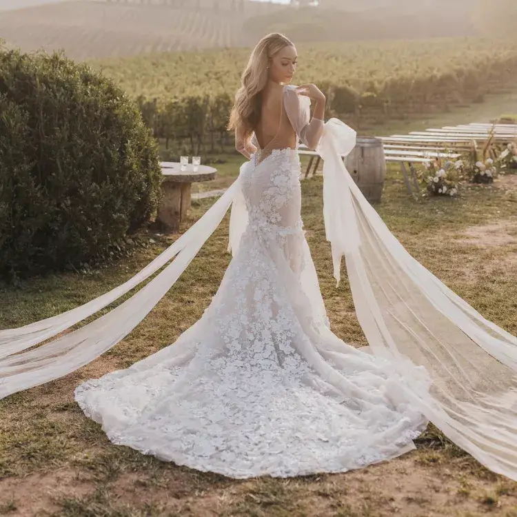 13 Stunning Backless Wedding Dresse Ideas for the Bold Bride