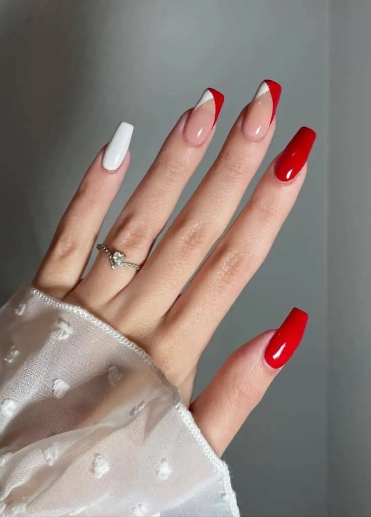 Christmas Nail Ideas: Minimalist Red & White Stripe Nails