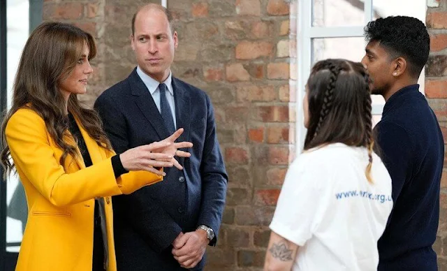 Princess of Wales wore Mya yellow tailored jacket by LK Bennett. Sophie McGown Issy Star gold-plated star earrings