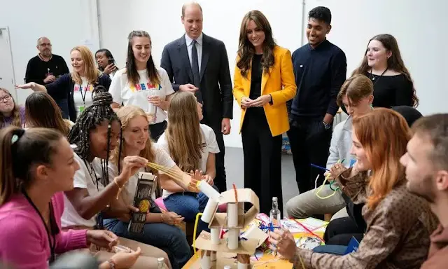 Princess of Wales wore Mya yellow tailored jacket by LK Bennett. Sophie McGown Issy Star gold-plated star earrings