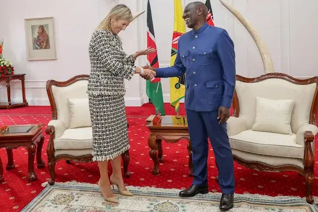 Queen Maxima wore a cotton and wool blend tweed dress and jacket by Oscar de la Renta. Gianvito Rossi pumps. Pearl earrings