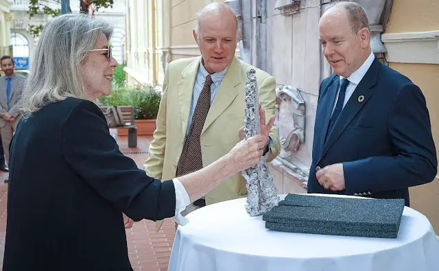 Princess Caroline inaugurated a monument commissioned to the artist Giuseppe Ducrot