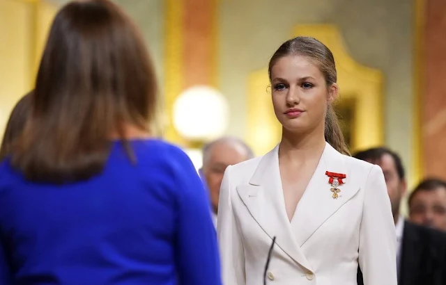 Princess Leonor wore a white suit by Sastreria Serna. Queen Letizia in Carolina Herrera. Infanta Sofia wore a Verdie dress by Erdem