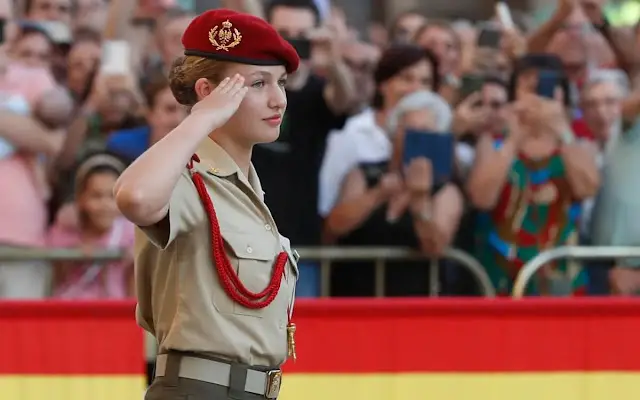 Crown Princess Leonor visited the Pilar Cathedral as a cadet of the General Military Academy of Zaragoza