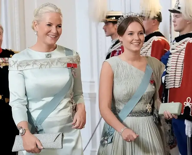 Crown Princess Victoria, Crown Princess Mette-Marit, Princess Ingrid Alexandra, Princess Elisabeth, Princess Amalia. Diamond tiara