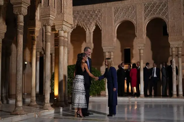 Carolina Herrera Fall 2017 Collection. Queen Letizia is wearing two-piece printed dress by Carolina Herrera