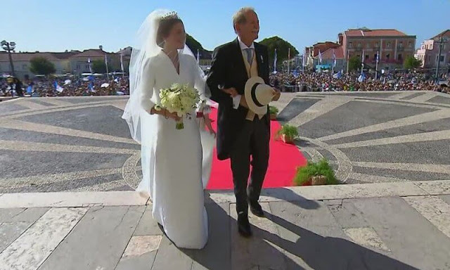 Infanta Maria wore the diamond tiara of the last Queen of Portugal, Queen Amelie. Luzia do Nascimento wedding gown