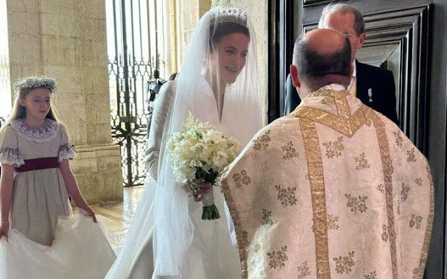 Infanta Maria wore the diamond tiara of the last Queen of Portugal, Queen Amelie. Luzia do Nascimento wedding gown