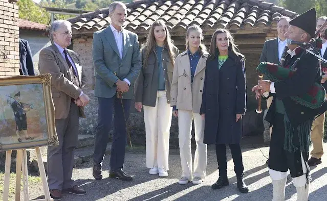 Queen Letizia wore a new jersey by Psophia. King Felipe, Crown Princess Leonor and Infanta Sofía