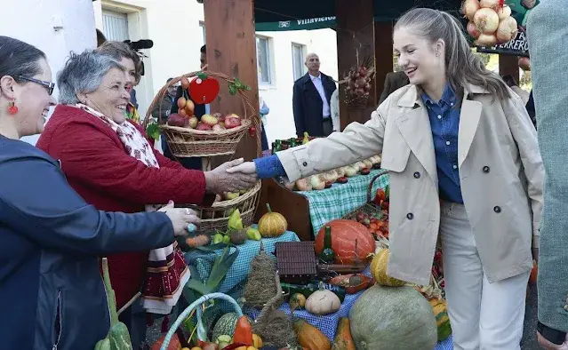 Queen Letizia wore a new jersey by Psophia. King Felipe, Crown Princess Leonor and Infanta Sofía