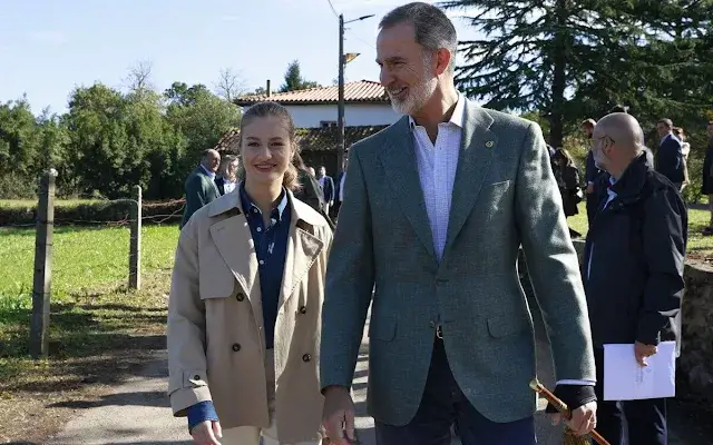 Queen Letizia wore a new jersey by Psophia. King Felipe, Crown Princess Leonor and Infanta Sofía