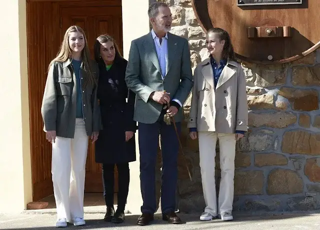 Queen Letizia wore a new jersey by Psophia. King Felipe, Crown Princess Leonor and Infanta Sofía