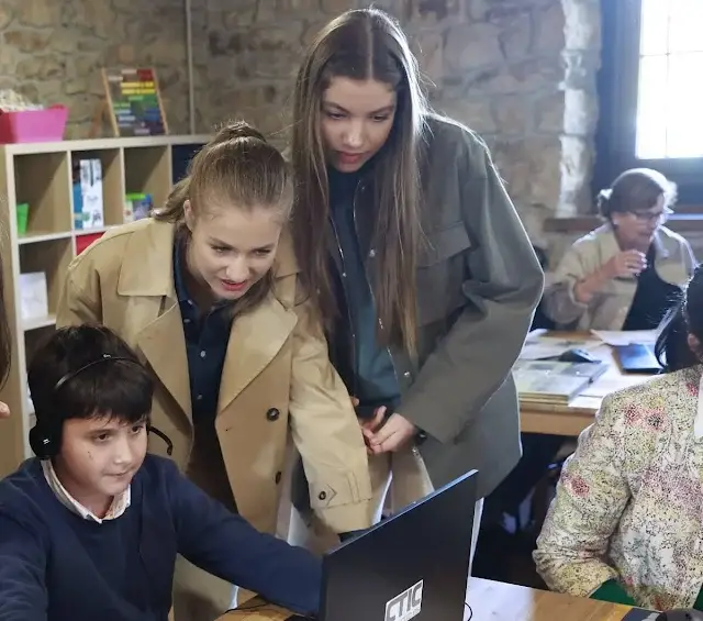 Queen Letizia wore a new jersey by Psophia. King Felipe, Crown Princess Leonor and Infanta Sofía