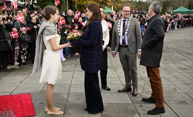 Crown Princess Mary wore a Reversible coat by Massimo Dutti. Princess Isabella. Crown Prince Couple's Awards 2023