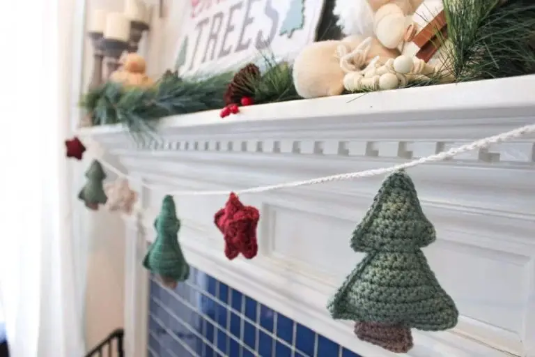Crochet Christmas Tree and Star Garland: A Charming DIY Project