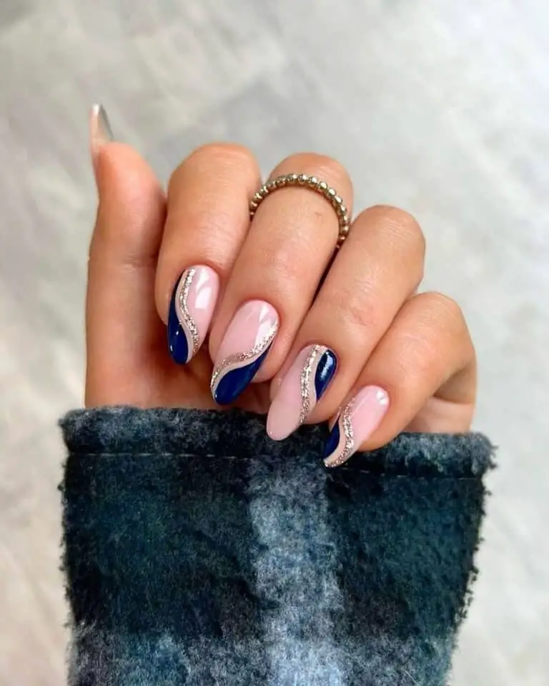 Navy and Rose Gold Waves: A Stylish Winter Nail Art Option