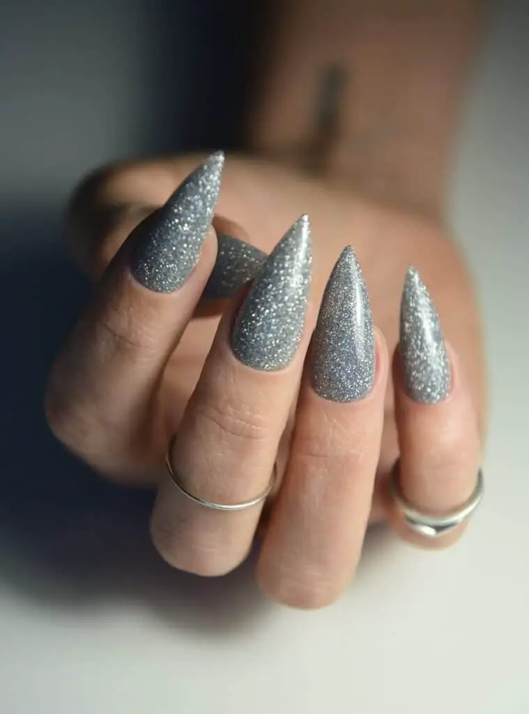 Shimmering Silver Stiletto Nails: A Winter Must-Have