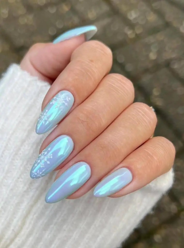 Radiant Light Blue Chrome Nails for a Stylish Look