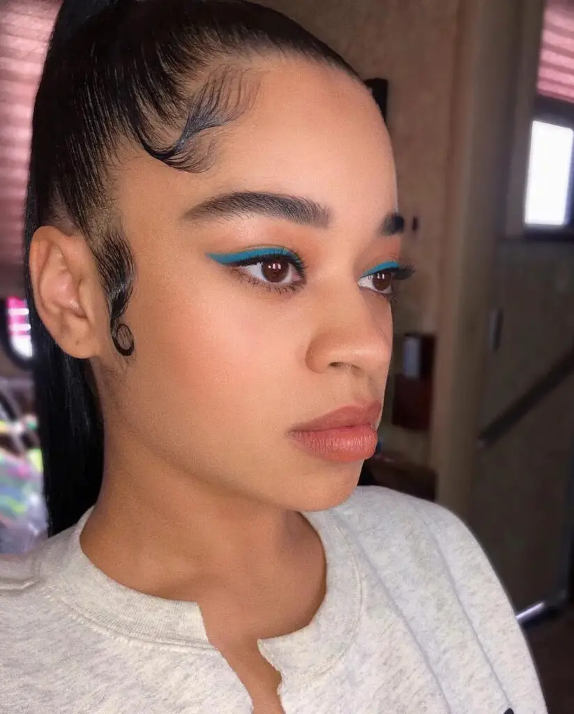 Blue Wings Mastery: Soar High with Blue-toned Eye Makeup