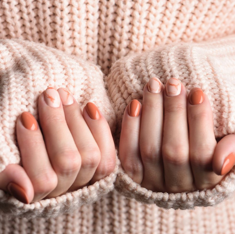 Mesmerizing Orange Marble Nails for Thanksgiving