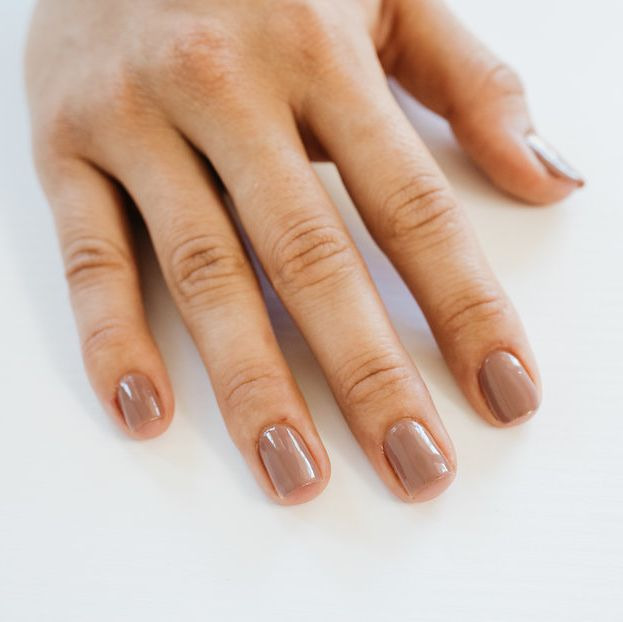 Mocha Brown Elegance: A Stylish Thanksgiving Nail Design