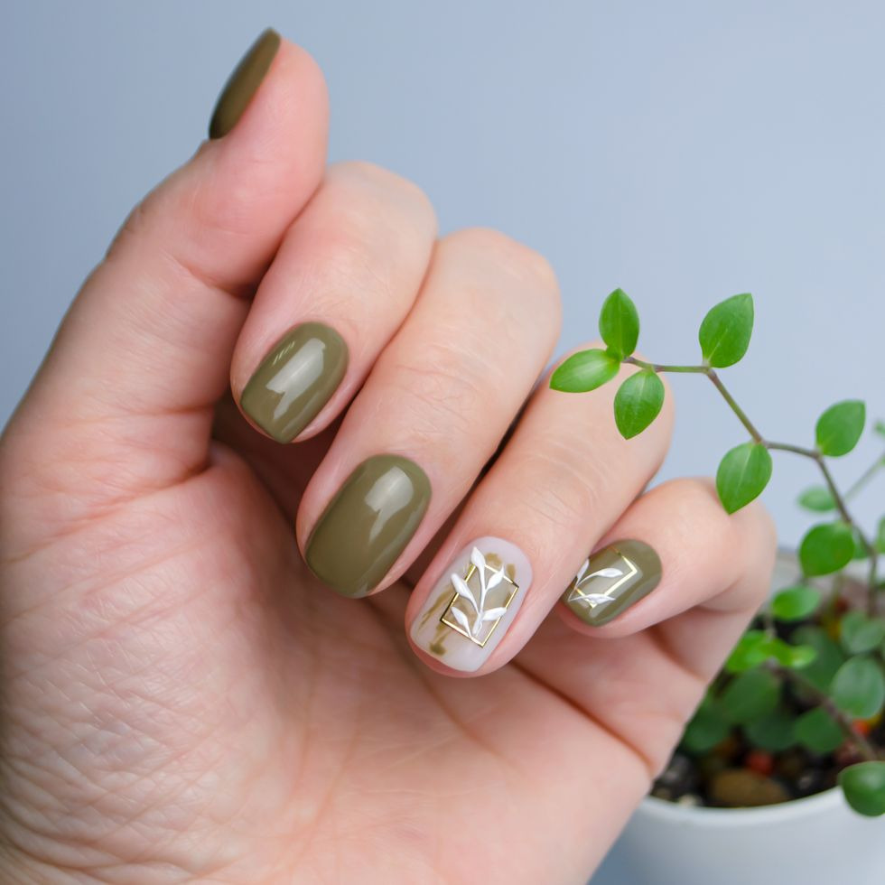 Green Thanksgiving Nails: Fresh and Vibrant