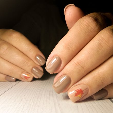 Neutral Thanksgiving Nails: Understated Elegance