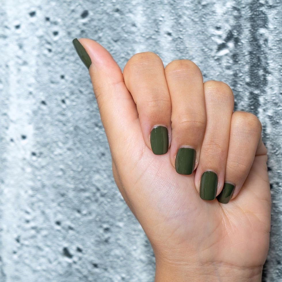 Forest Green Nails: Nature-Inspired Thanksgiving Manicure