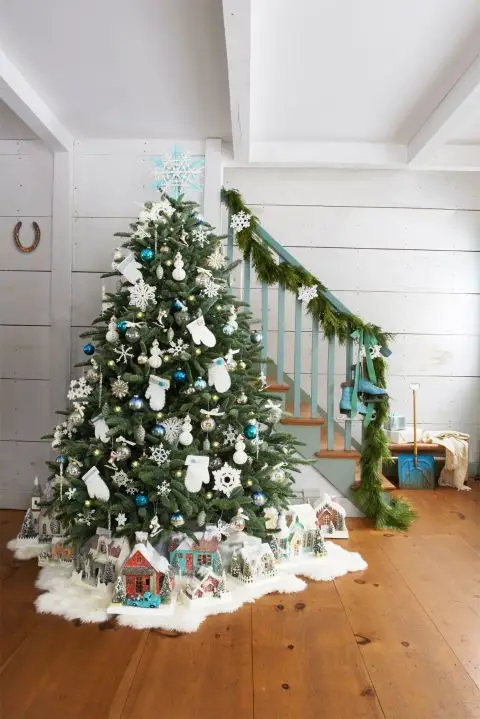 Snowflake Christmas Tree Topper - A Symbol of Winter's Beauty