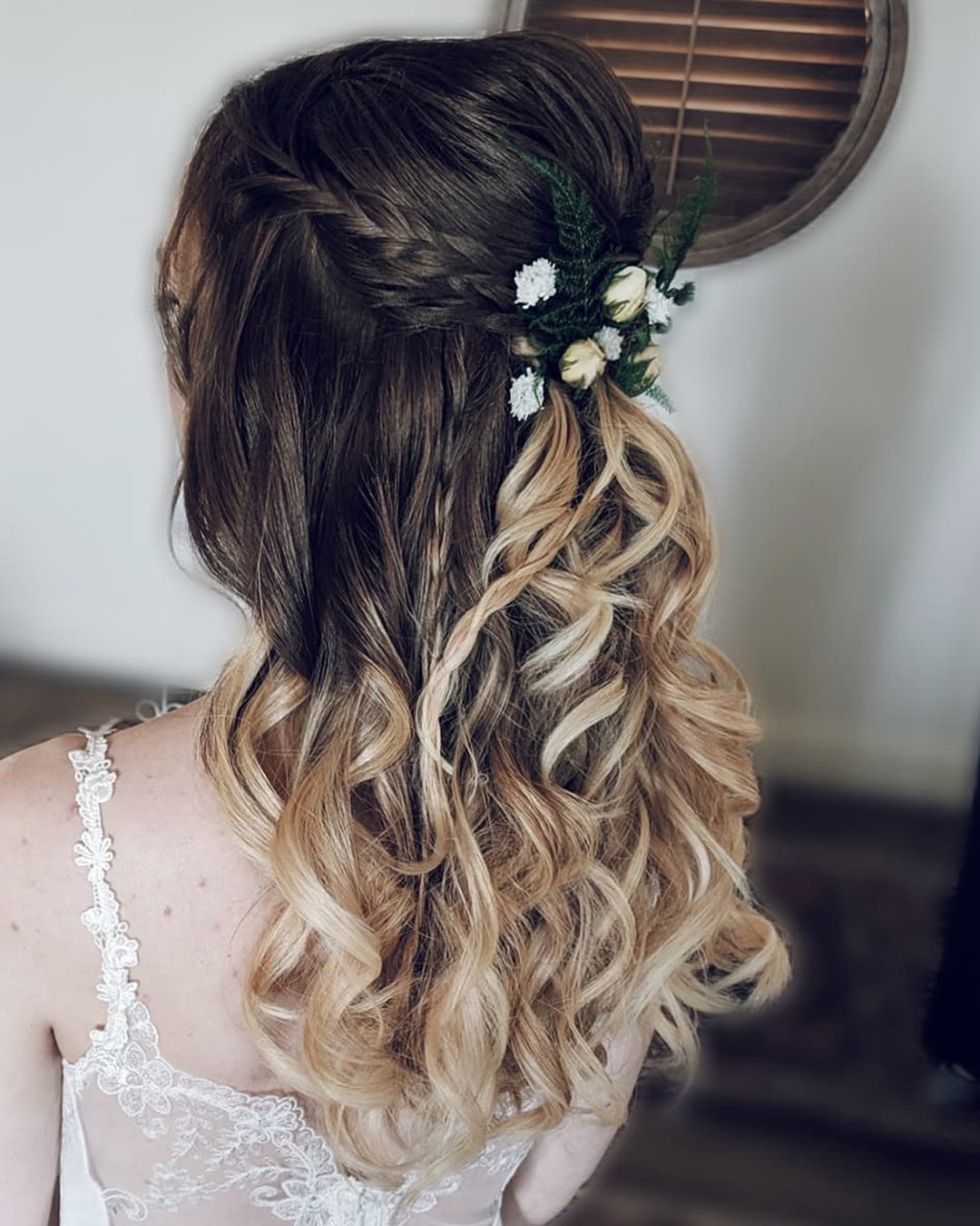 boho wedding hairstyles half up with curls and flowers hannahblinkohairstylist