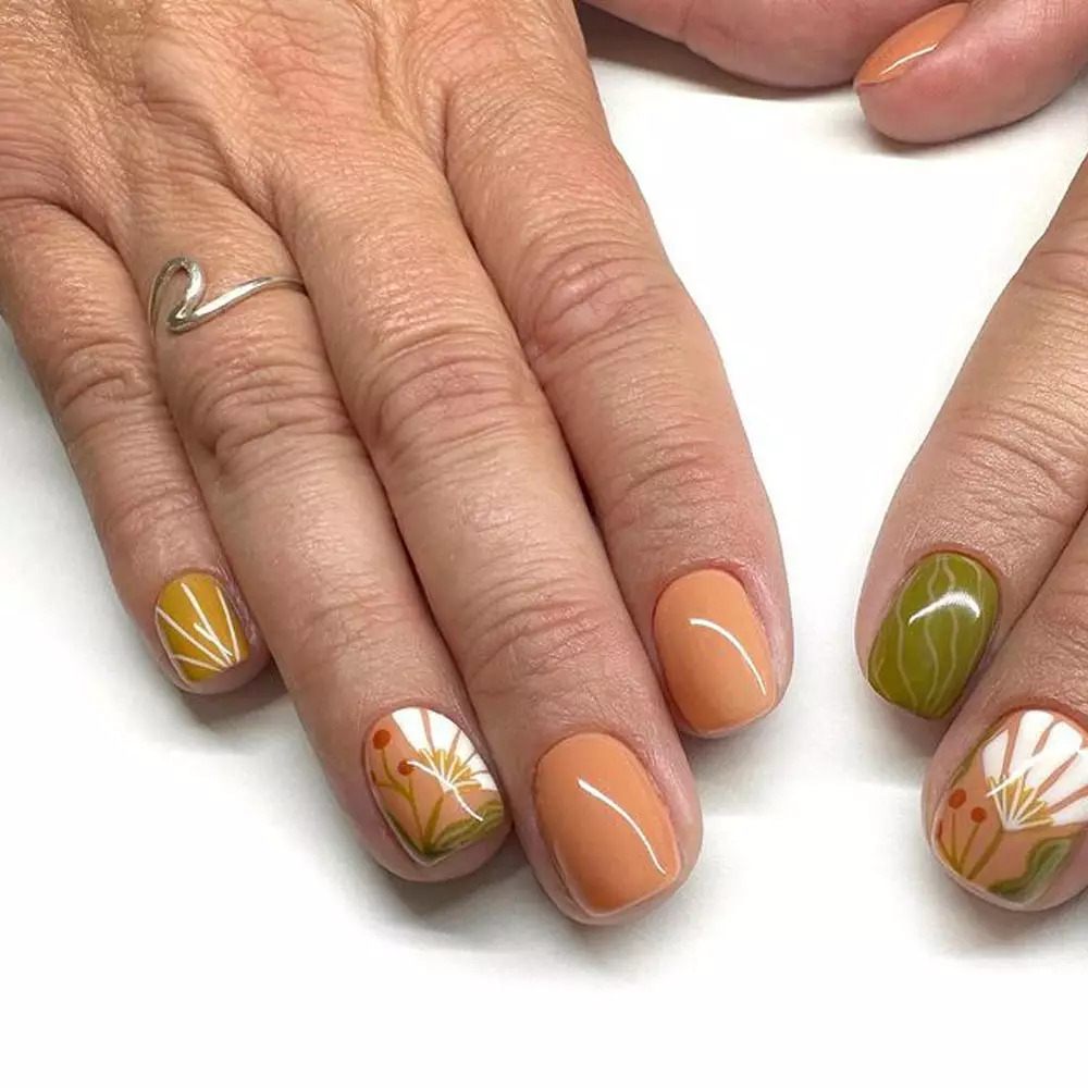 Fall Florals: A Beautiful Touch for Thanksgiving Nails