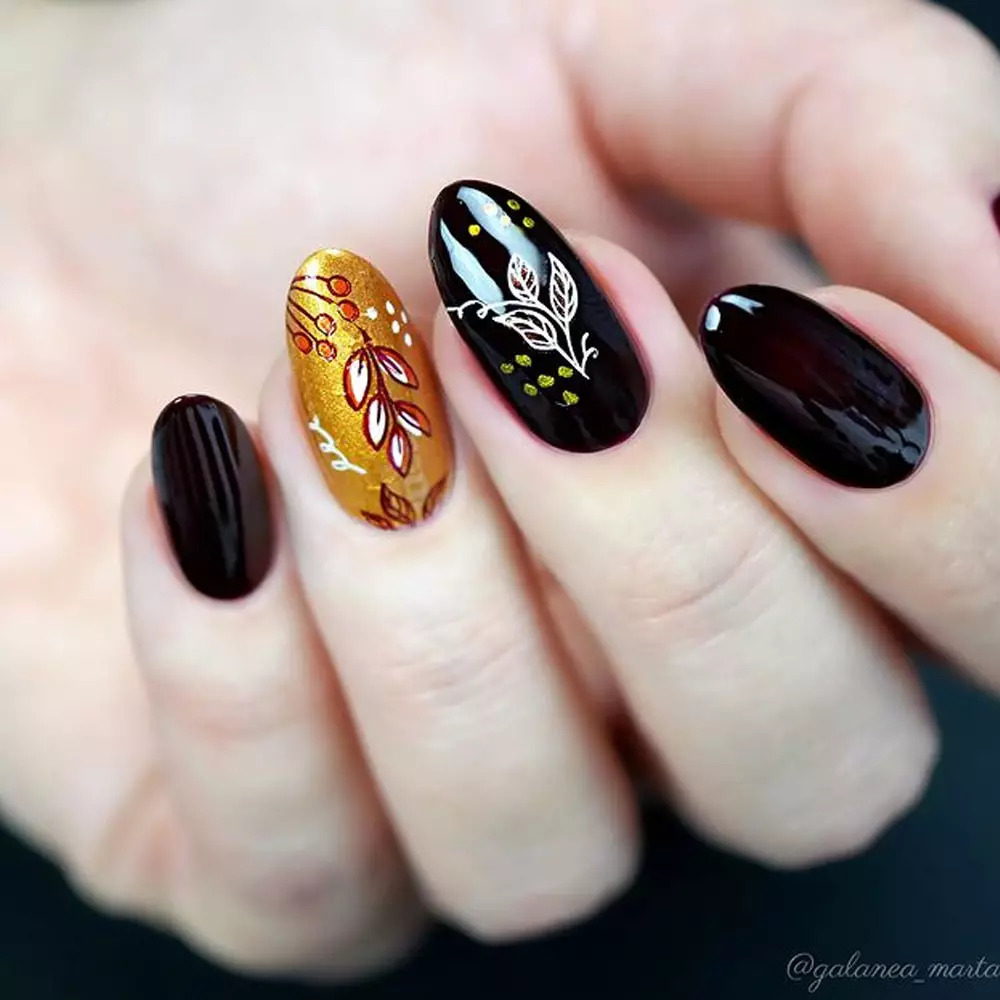 Elegant Black and Gold Thanksgiving Nail Designs