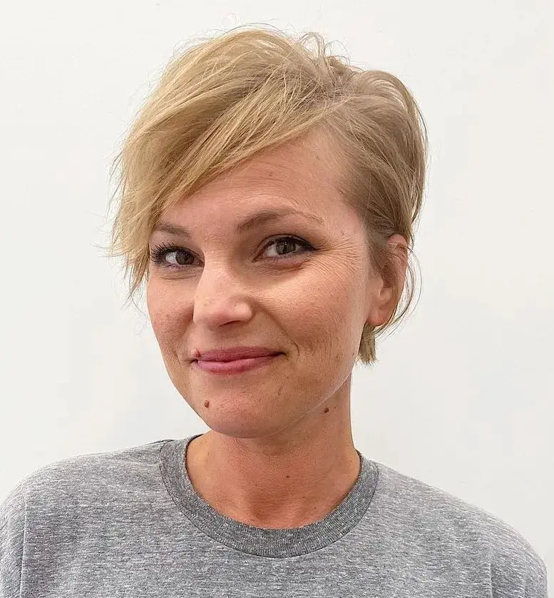 Soft Pixie Bob with Side-Swept Bangs: Embrace Elegance for Thin Hair