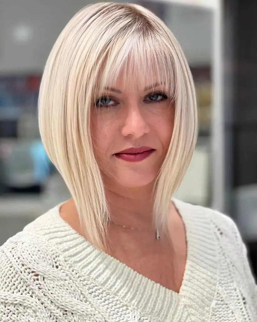 Blonde Angled Lob: Elevate Thin Hair with a Chic Thin Fringe