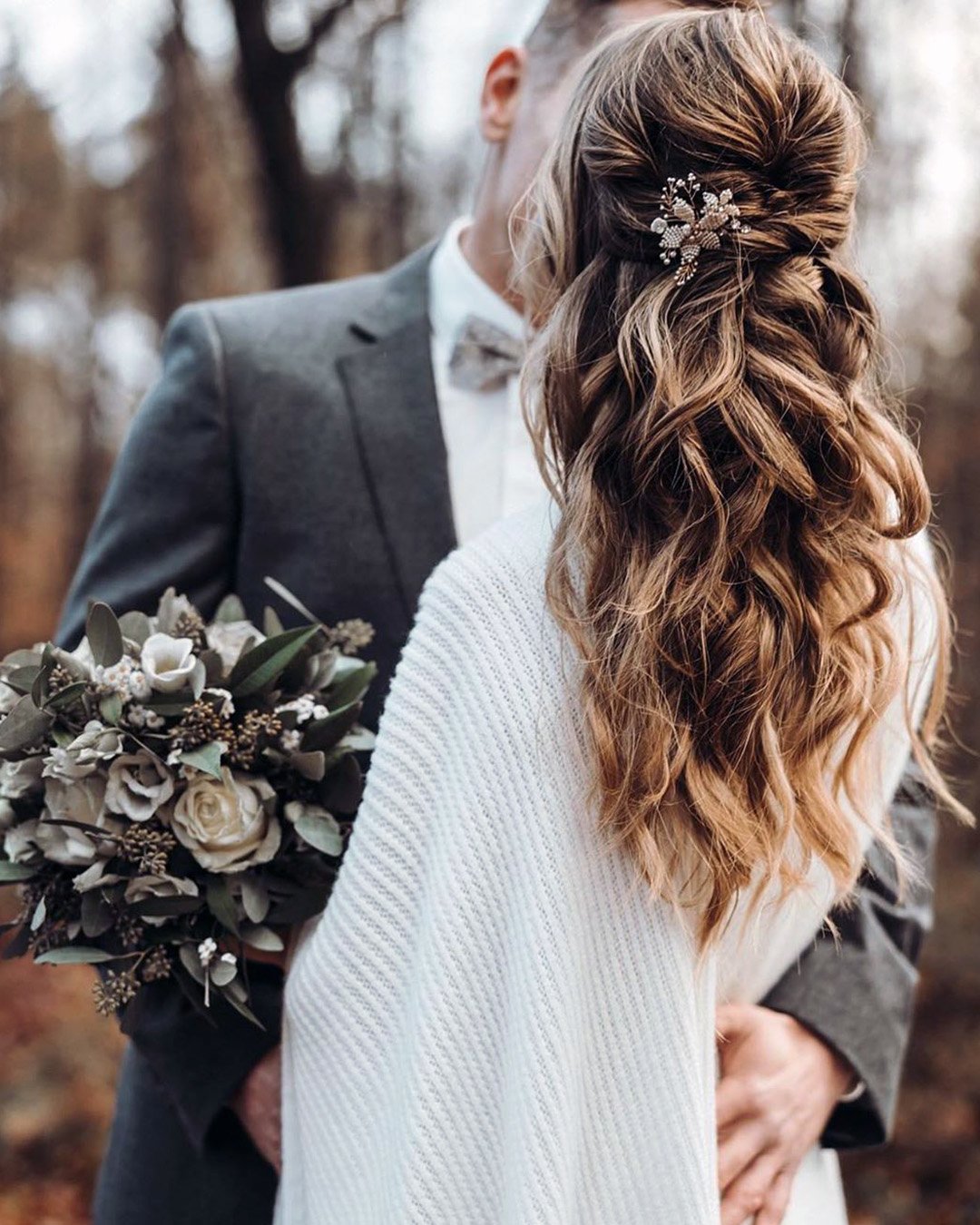 boho wedding hairstyles simple half up half down dieschoenmalerin