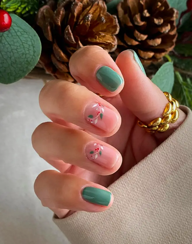 Christmas Holly Nail Art Ideas by Lindsey for a Traditional Touch