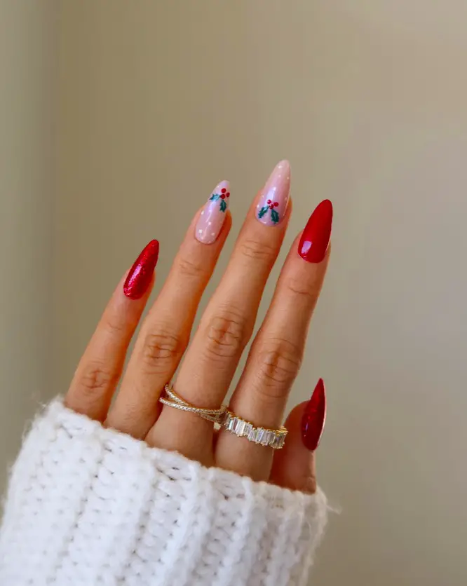 Christmas Holly Nail Art Ideas by Vivian for a Classic Appeal