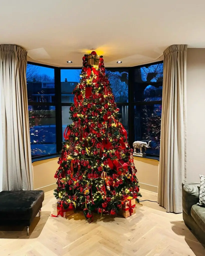 Festive Focal Point: Ideas to Spice Up Your Red Christmas Tree