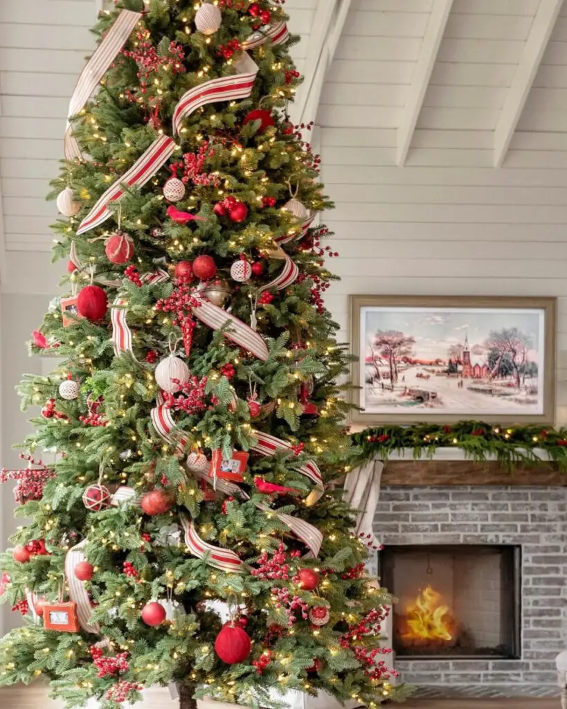 Festive Focal Point: Ideas to Spice Up Your Red Christmas Tree