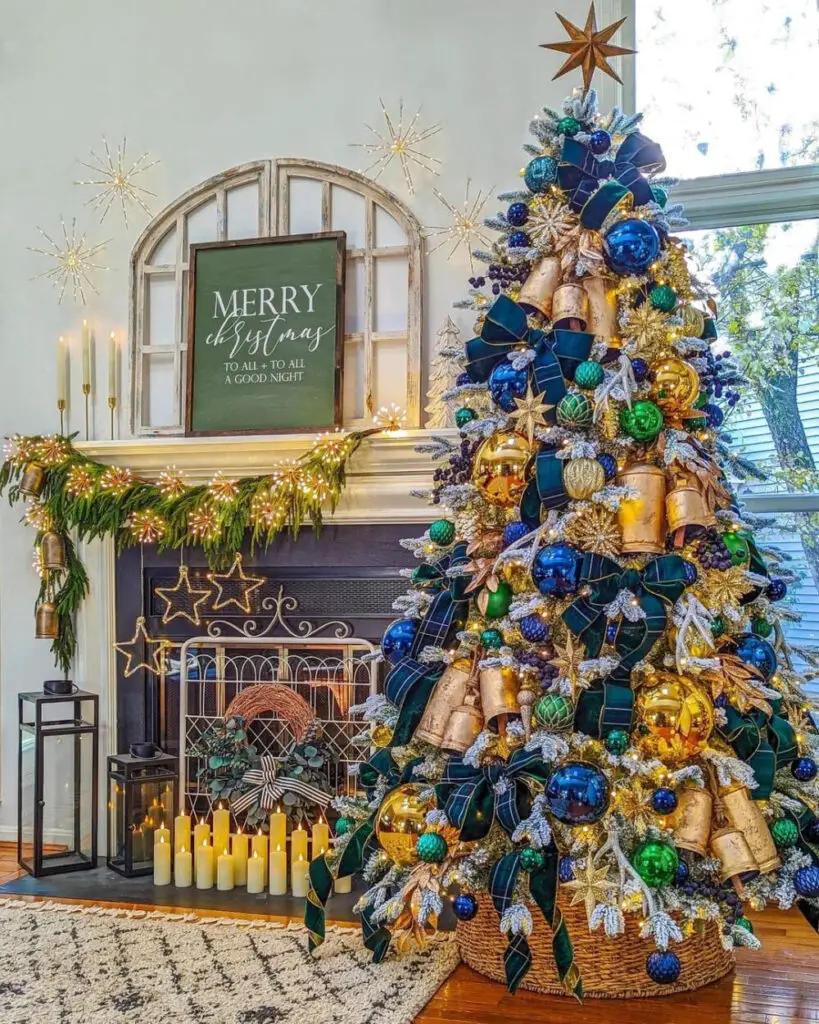 Regal Radiance: Blue and Gold Christmas Tree Decorating Inspiration