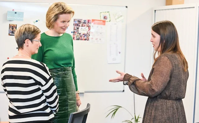 Queen Mathilde wore a jacquard coat by Zara at the headquarters of Realco. The meeting was organized by The Shift