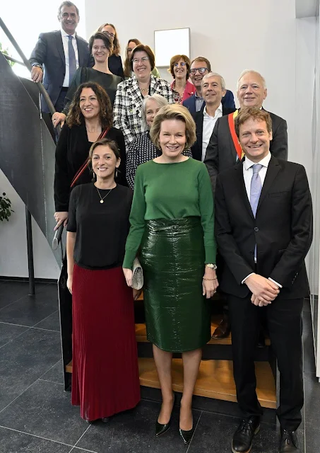 Queen Mathilde wore a jacquard coat by Zara at the headquarters of Realco. The meeting was organized by The Shift